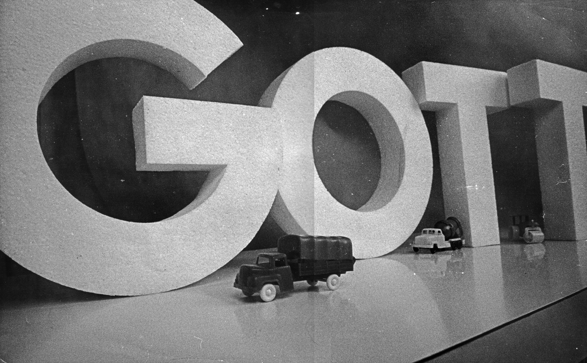 Gott-Architektur / Theoretisches Objekt: architektonische Landschaft | Düsseldorfer Kongress "Kunst und Demokratie", 1969 © Günter Rambow