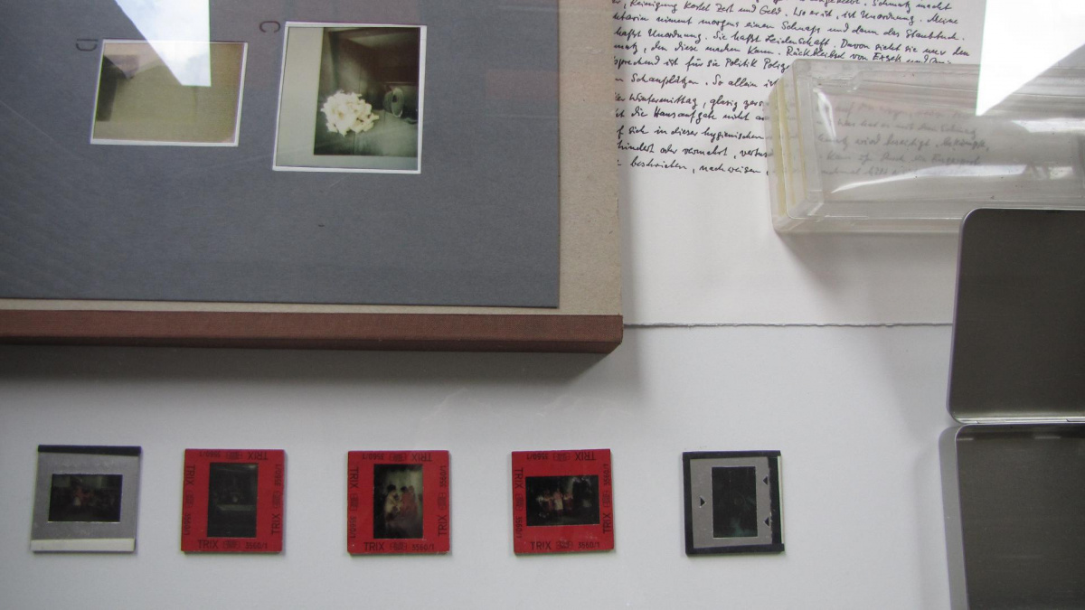 Jso Maeder "FLUCHTKUNST, DISSOZIATIV", Bild: "Aufstellung" vom 27.04.-10.05.2012 in der Denkerei, Berlin..